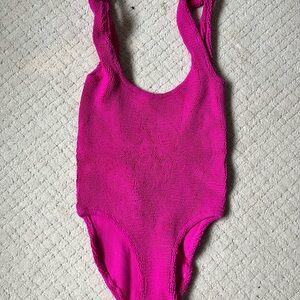 BNWT Zara one piece textured crinkle minimalist beachwear fuschia M swimsuit